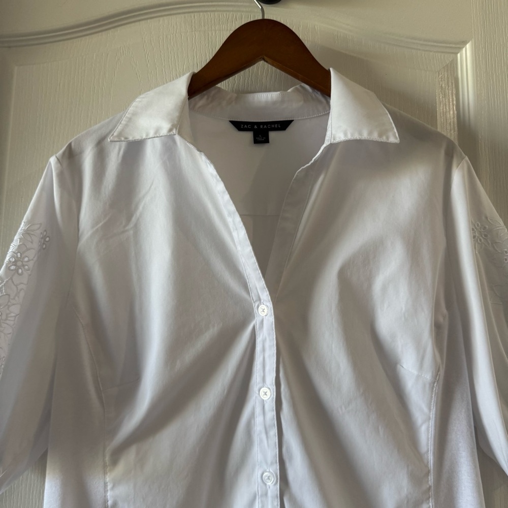 Zac & Rachel White Button-Front Collar Blouse embroidered Eyelet Detail Sz L - Picture 2 of 6